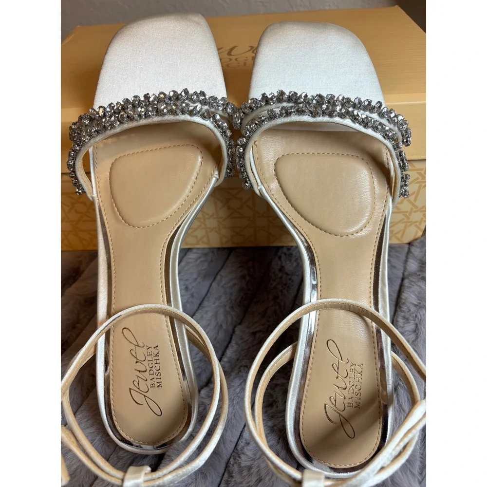 Jewel Badgley Mischka Nayla Sandals Women 6.5 Ivory Satin Rhinestone Kitten Heel